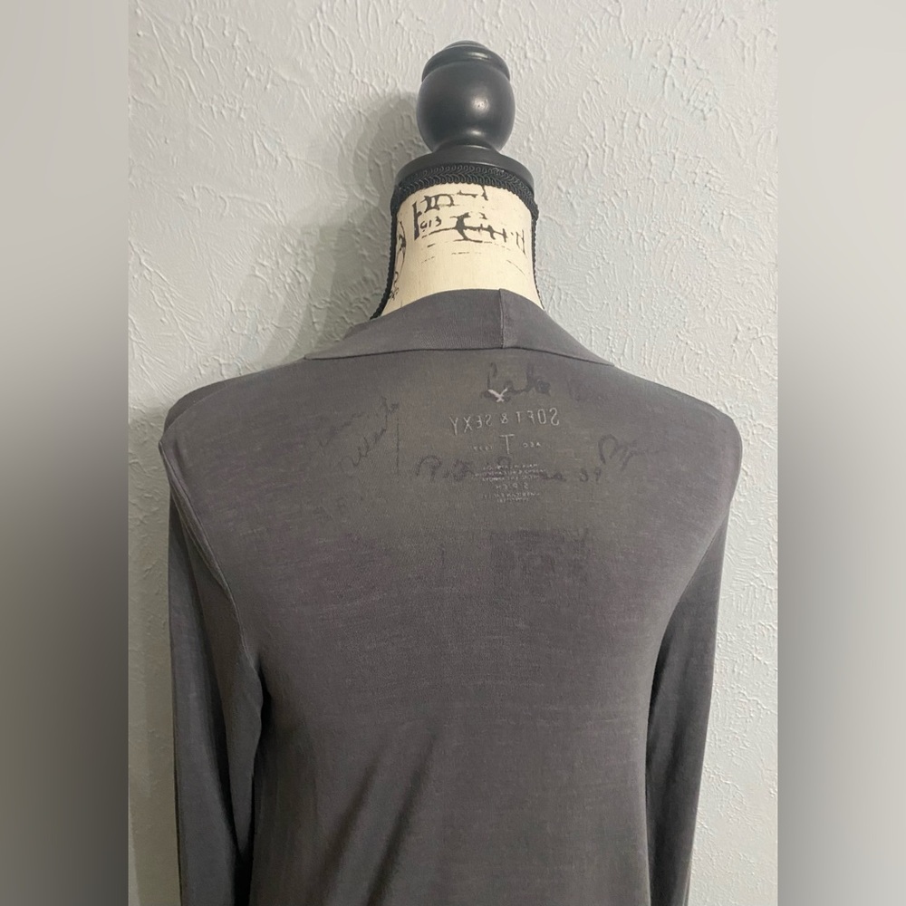 American Eagle Soft & Sexy Top Keyhole Cutout Front Long Sleeve Gray Size Small - Picture 6 of 6